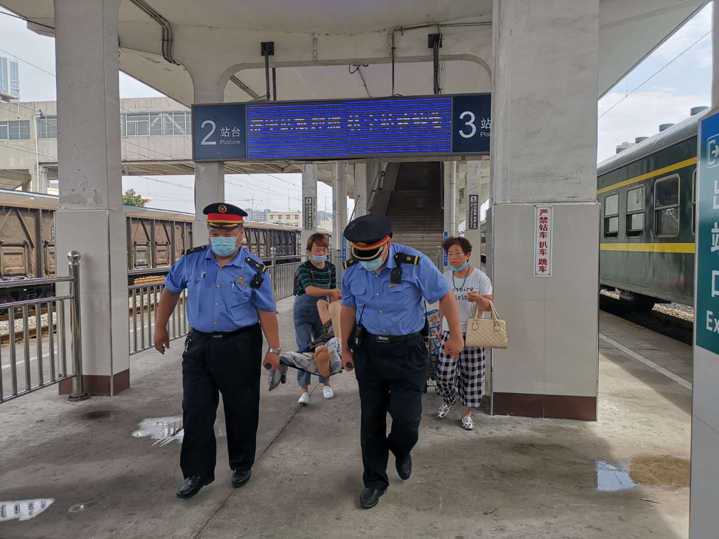 停运98天！信阳火车站今天正式开通运营，K1160次..._旅客